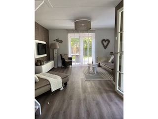 Wohnzimmer mit neuer Lampe