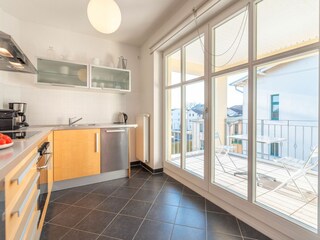 Küche und Balkon