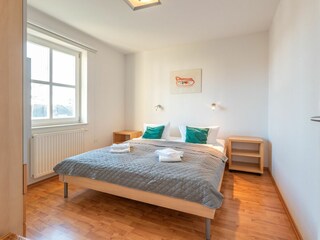 Schlafzimmer 1 mit Doppelbett