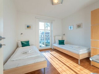 Schlafzimmer 2 mit zwei Einzelbetten