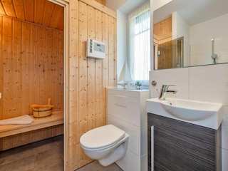 Badezimmer im Erdgeschoss