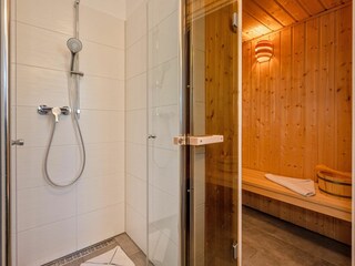 Badezimmer im Erdgeschoss