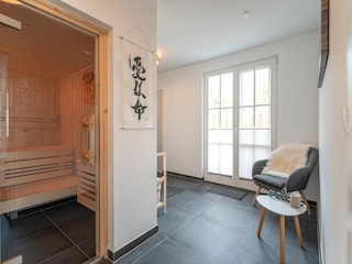 Badezimmer im Erdgeschoss mit Sauna