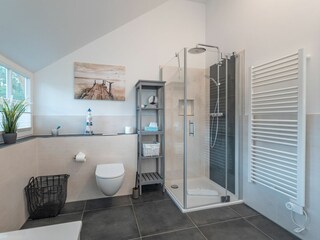 Badezimmer im Dachgeschoss