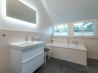 Badezimmer im Dachgeschoss