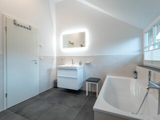 Badezimmer im Dachgeschoss