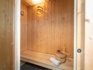 Sauna im Erdgeschoss
