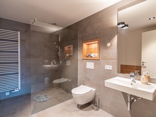 Badezimmer 2