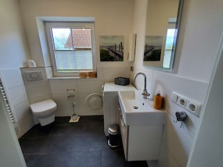 Badezimmer mit Waschmaschine