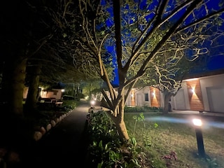 Ferienanlage bei Nacht