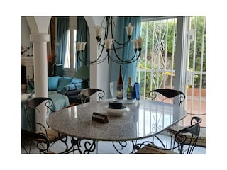 Villa Roses Features 30