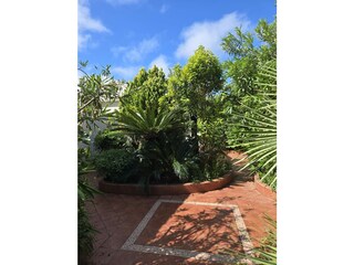 Entrance und Garden