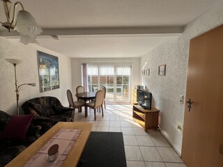 Wohnzimmer mit Esstisch