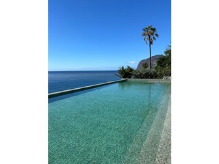 Infinity-Pool