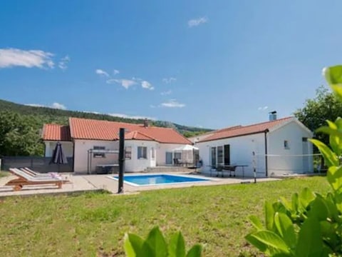 Ferienhaus Ana mit Pool und Jacuzzi