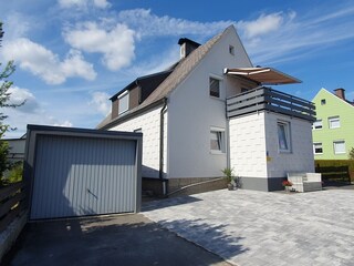 Garage und Stellplatz für unsere Gäste der Ferienwohnun