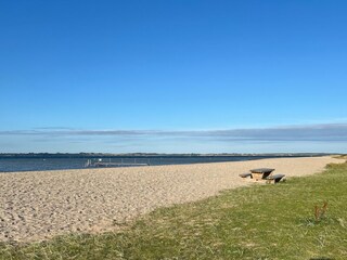 Weicher Sand, sanfte Brandung und eine klare Briese.