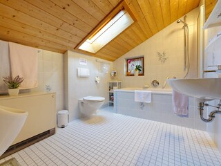 Badezimmer mit Wanne