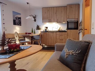 Wohn- / Esszimmer mit Balkonzugang