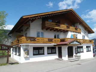 Außenansicht Kornauer Stuben- 1. OG