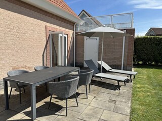 Terrasse  mit Garage