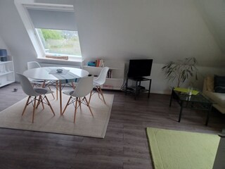 Blick in Wohn- Essbereich