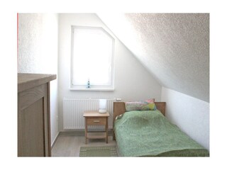 Schlafzimmer mit Einzelbetten im OG