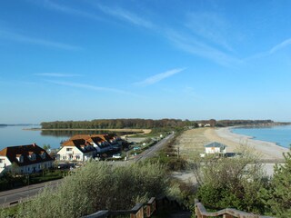Blick auf Ostsee rechts und Salzhaff links