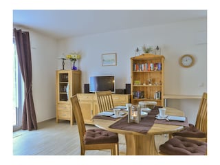 Wohnzimmer mit Esstisch
