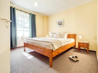 Schlafzimmer mit Doppelbett