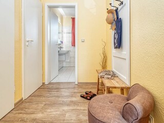 Blick vom Flur in das Bad