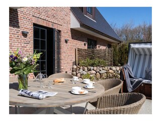 Terrasse mit Strandkorb