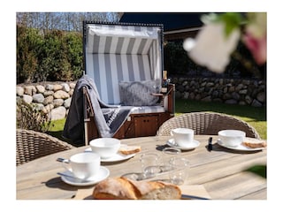 Terrasse mit Strandkorb