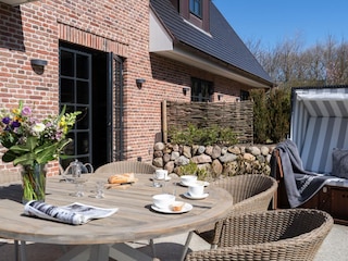 Terrasse mit Strandkorb