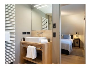 Schlafzimmer mit Bad ensuite