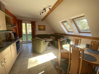 Wohnküche mit Essbereich und Wohnlandschaft