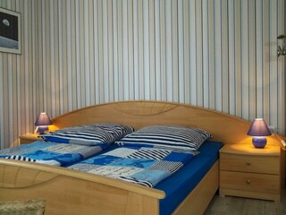 Schlafzimmer mit Doppelbett