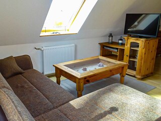 Wohnraum mit Sitzecke und TV