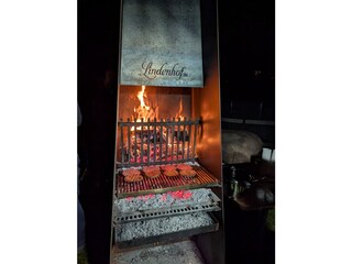 Holzkohlegrill