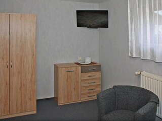 Wohn-/Schlafzimmer mit Doppelbett