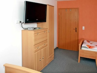 Wohn-/Schlafzimmer mit 3 Einzelbetten
