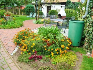 Garten mit Bungalow