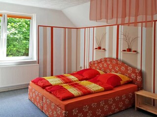 Schlafraum mit Doppelbett