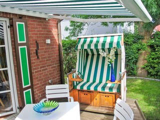 Terrasse mit Strandkorb