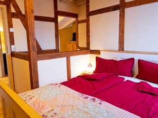 Schlafzimmer mit Doppelbett