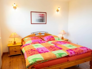 Schlafzimmer mit Doppelbett