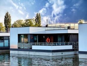Floating Hideaway- Coco de Mer