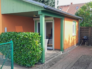 Terrasse und Parkplatz