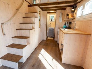 Wohnbereich - Küchenzeile - Treppe