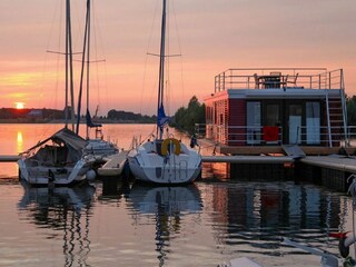 Sonnenuntergang am Hafen